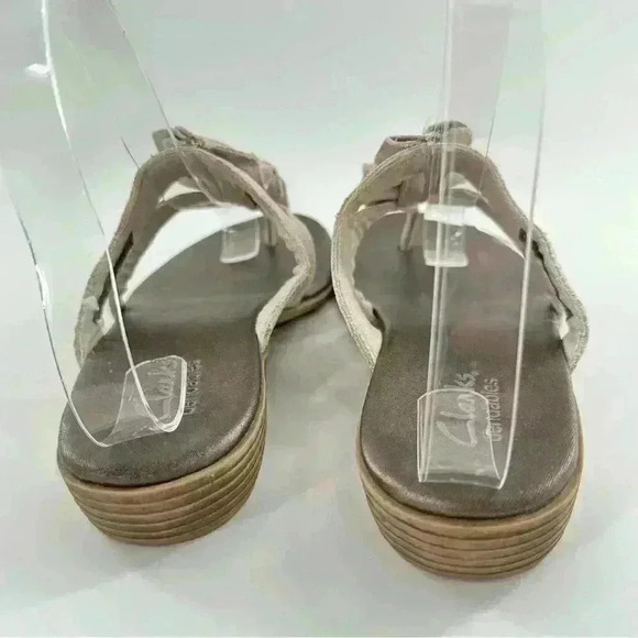 Clarks bendable sandals size 6 gray snakeskin print metallic floral flip flops - Picture 4 of 12